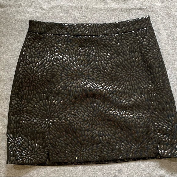 LOFT embossed pattern black shiny skirt size 8 - Picture 16 of 16